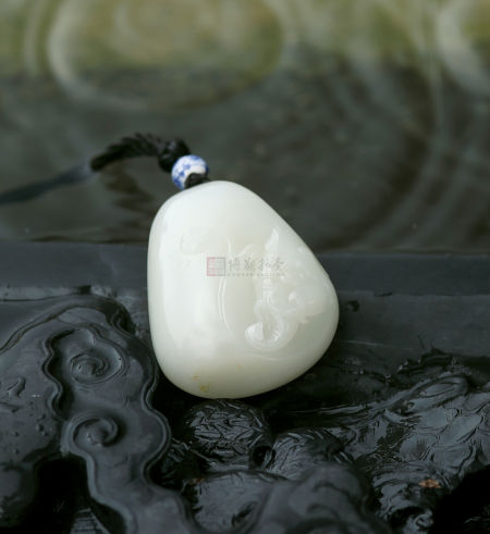 10056 钱剑锋 和田玉籽料吉祥有福佩 5.0×4.1×1.7cm 59g