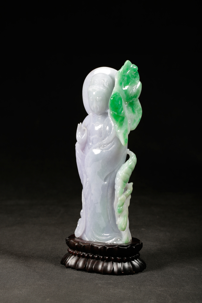 翡翠作品《荷叶观音》